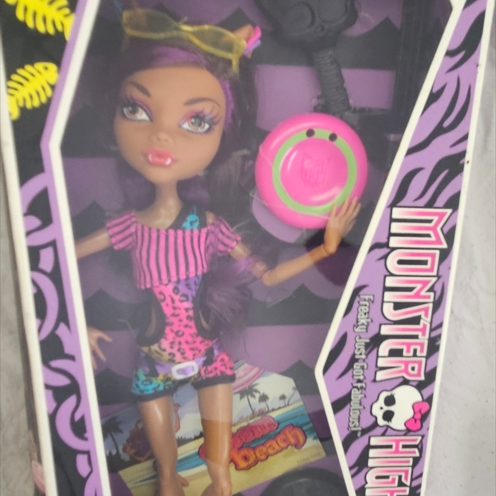 Monster High Clawdeen Wolf Beach Adventure